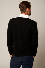 将图片加载到图库查看器，Solid V-Neck Merino-Cashmere Sweater
