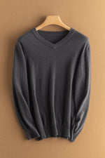 Carica l&#39;immagine nel visualizzatore di Gallery, Solid V-Neck Merino Sweater
