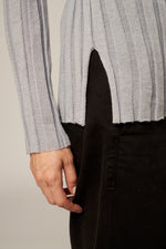Lade das Bild in den Galerie-Viewer, Merino Wool | Women Sweater | Winter Sweater | Bellemere New York
