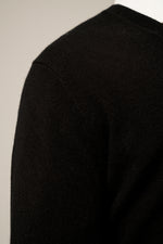 Carica l&#39;immagine nel visualizzatore di Gallery, Solid V-Neck Merino Sweater
