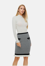 Lade das Bild in den Galerie-Viewer, Fitted Mock-Neck Merino Sweater
