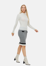 Lade das Bild in den Galerie-Viewer, Fitted Mock-Neck Merino Sweater
