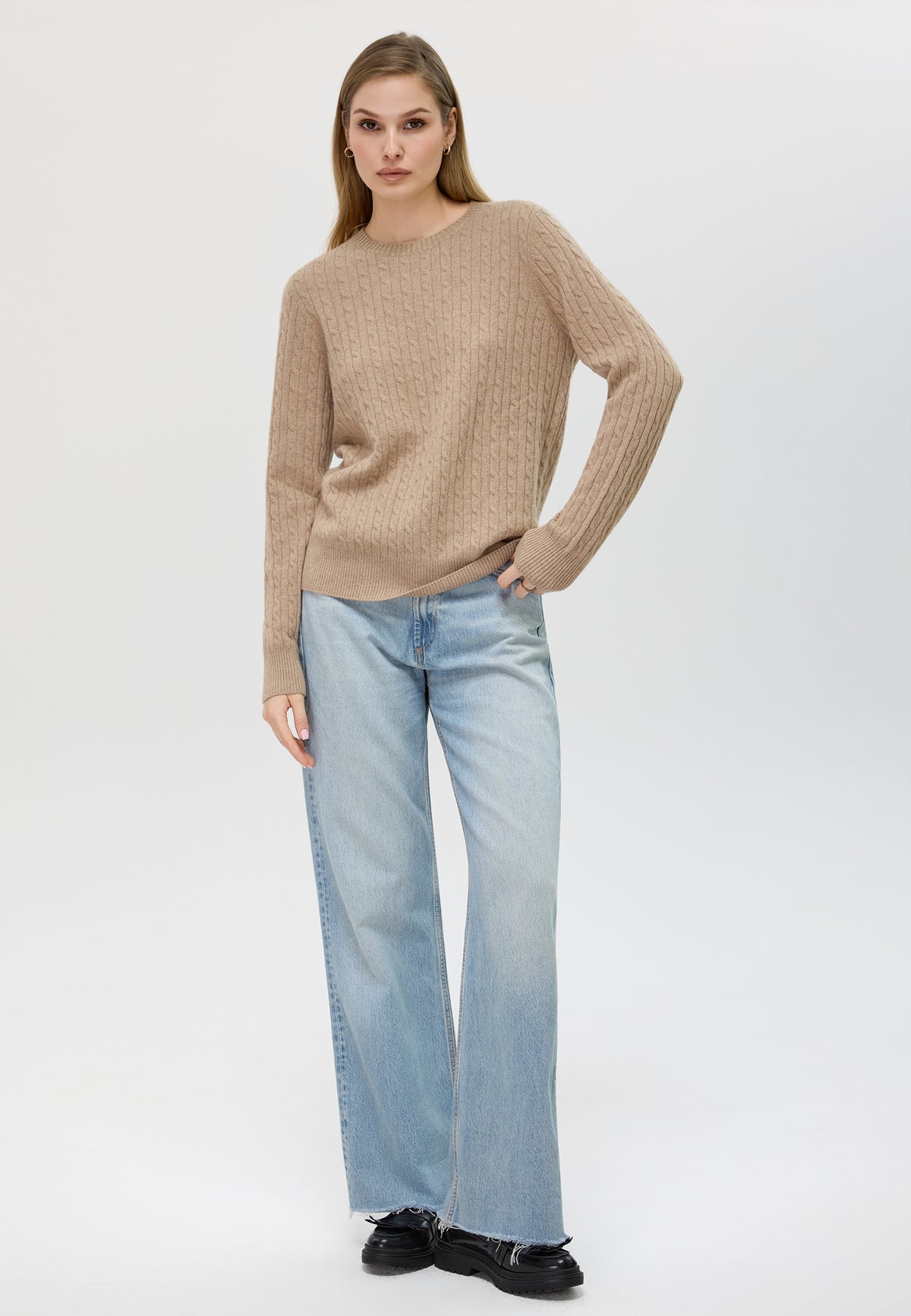 Cable-knit Crew Neck Cashmere Sweater