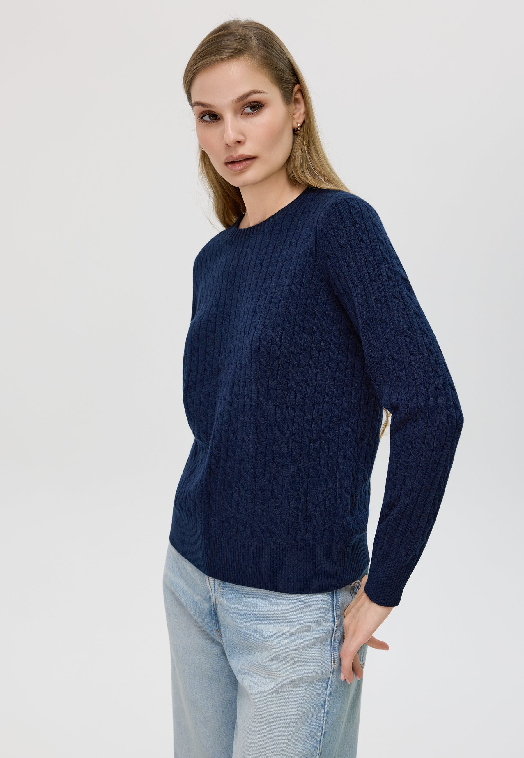 Cable-knit Crew Neck Cashmere Sweater