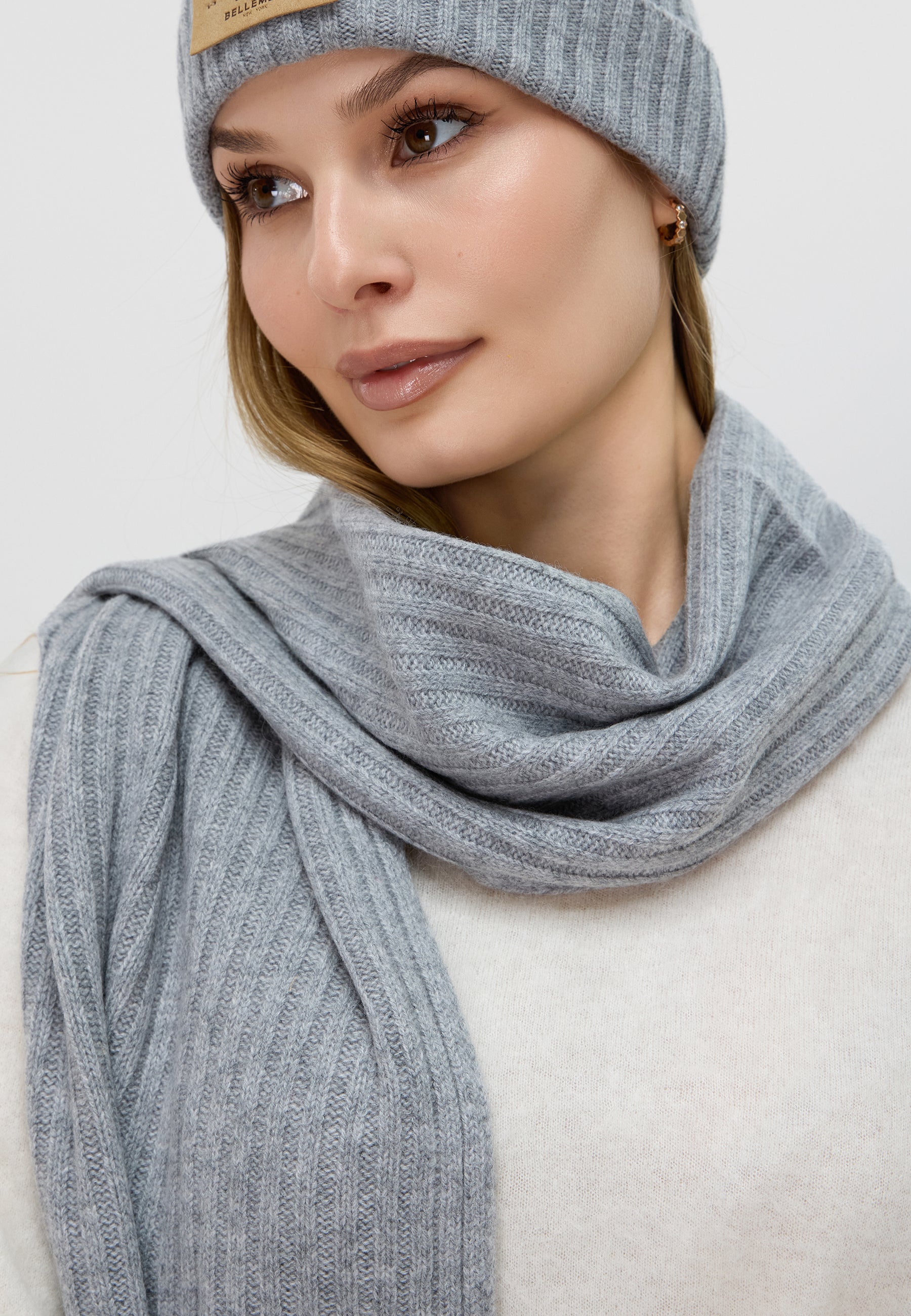 women knit merino scarf