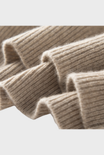 Lade das Bild in den Galerie-Viewer, Rich Cable-Knit Cashmere Sweater
