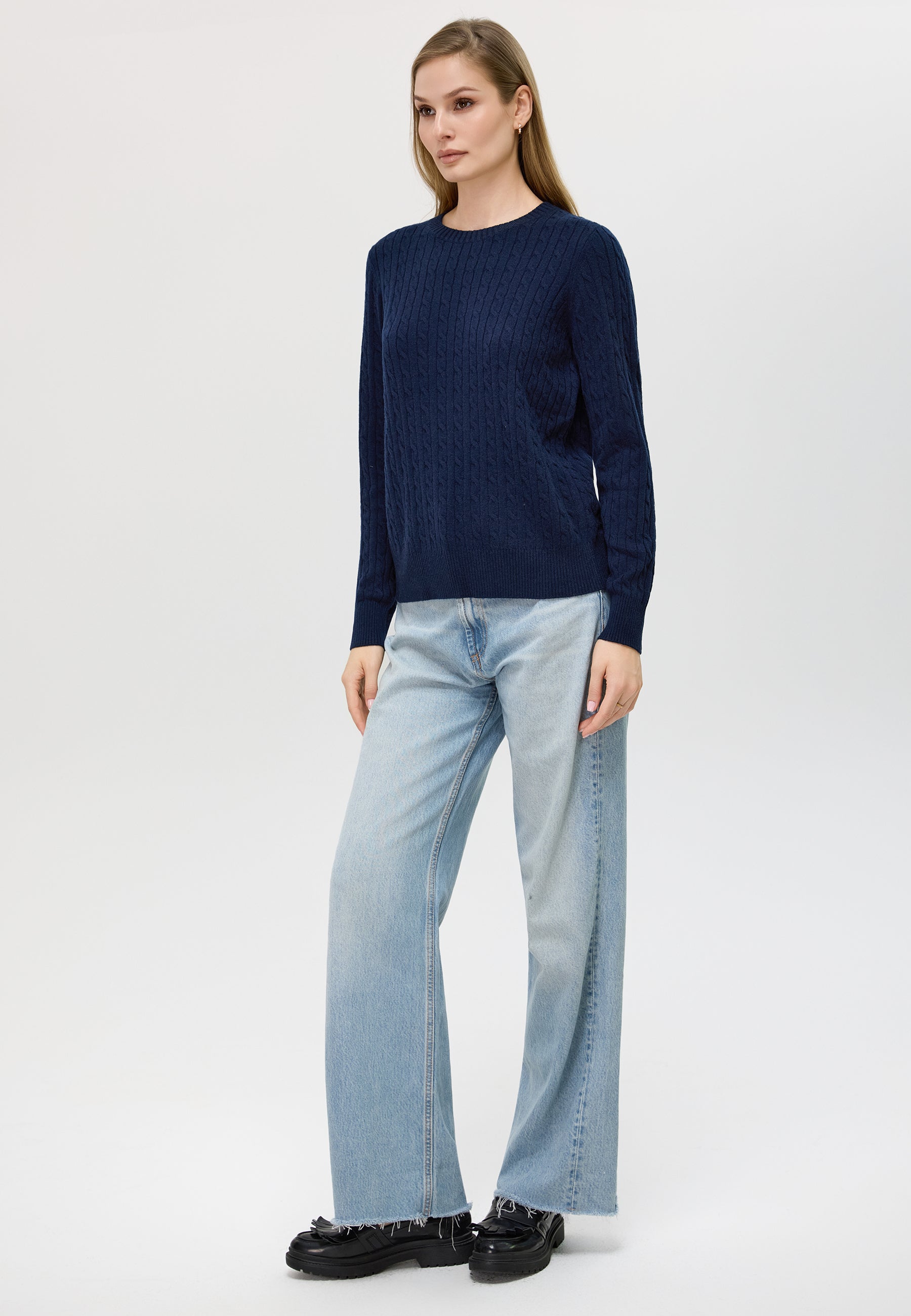 Cable-knit Crew Neck Cashmere Sweater