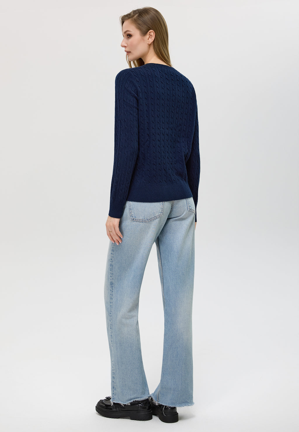 Cable-knit Crew Neck Cashmere Sweater