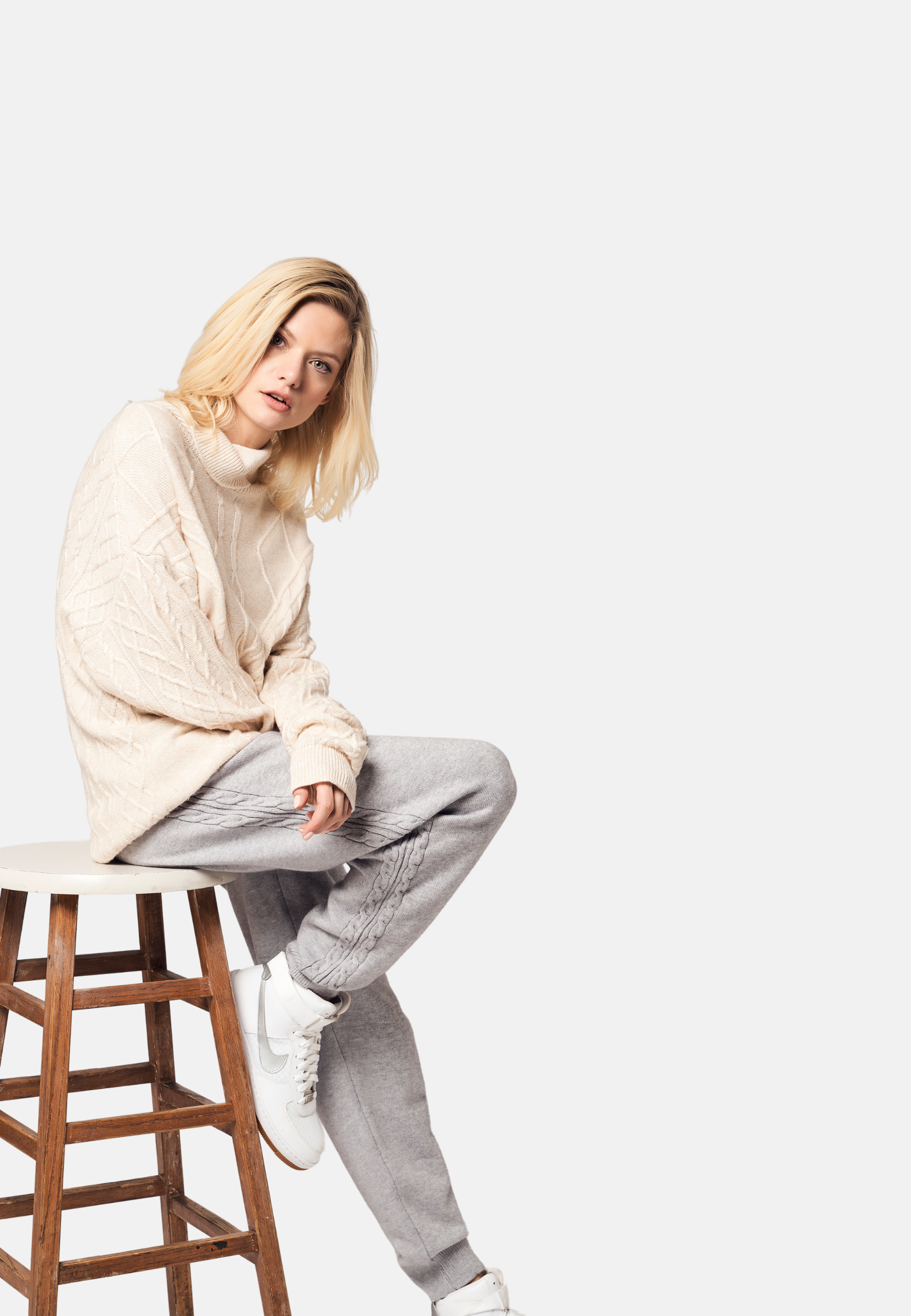 Diamond Knit Turtleneck Cashmere Sweater