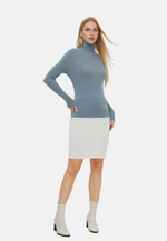 Lade das Bild in den Galerie-Viewer, Fitted Turtleneck Sweater (Cashmere &amp; Merino Wool)
