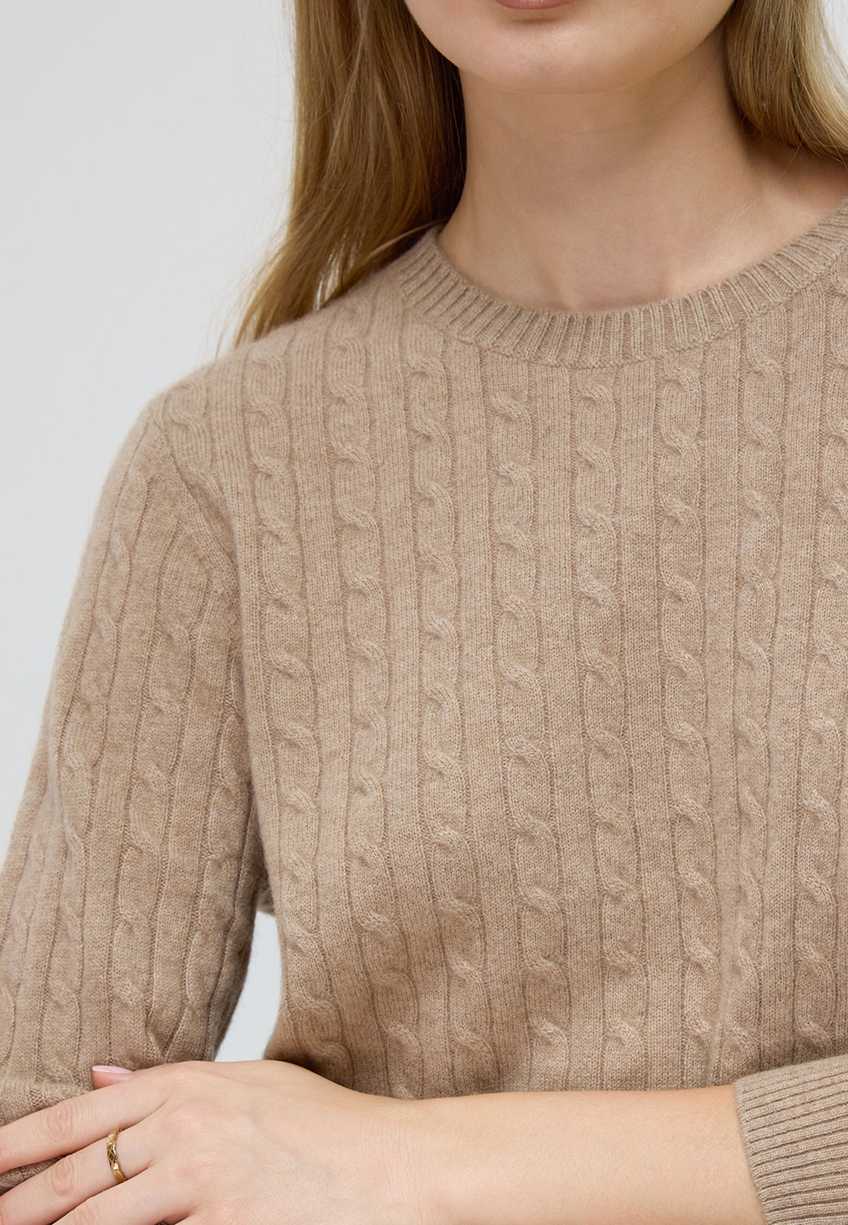 Cable-knit Crew Neck Cashmere Sweater