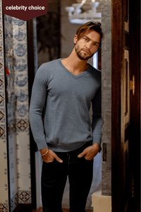 Solid V-Neck Merino-Cashmere Sweater636085029896434