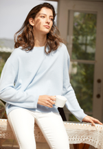 Lade das Bild in den Galerie-Viewer, Cashmere Boat Neck  Sweater
