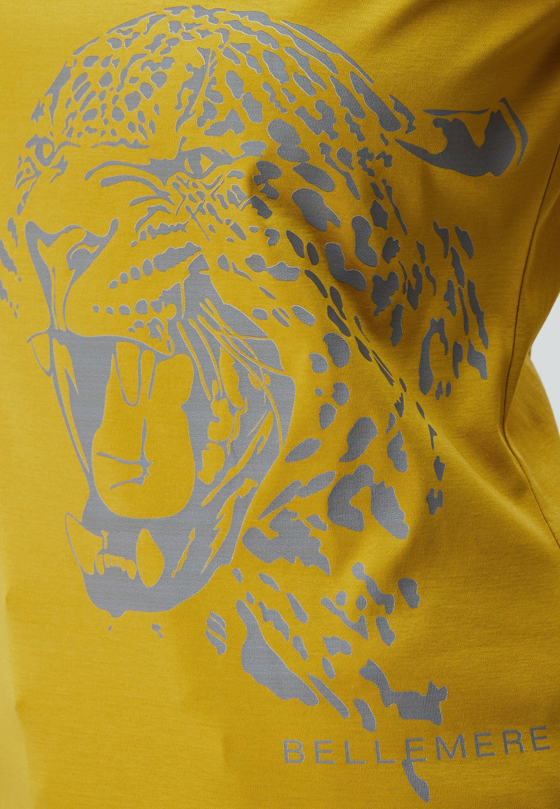Women’s Leopard Graphic Print T-Shirt (Leopard animal T-shirt, limited edition)