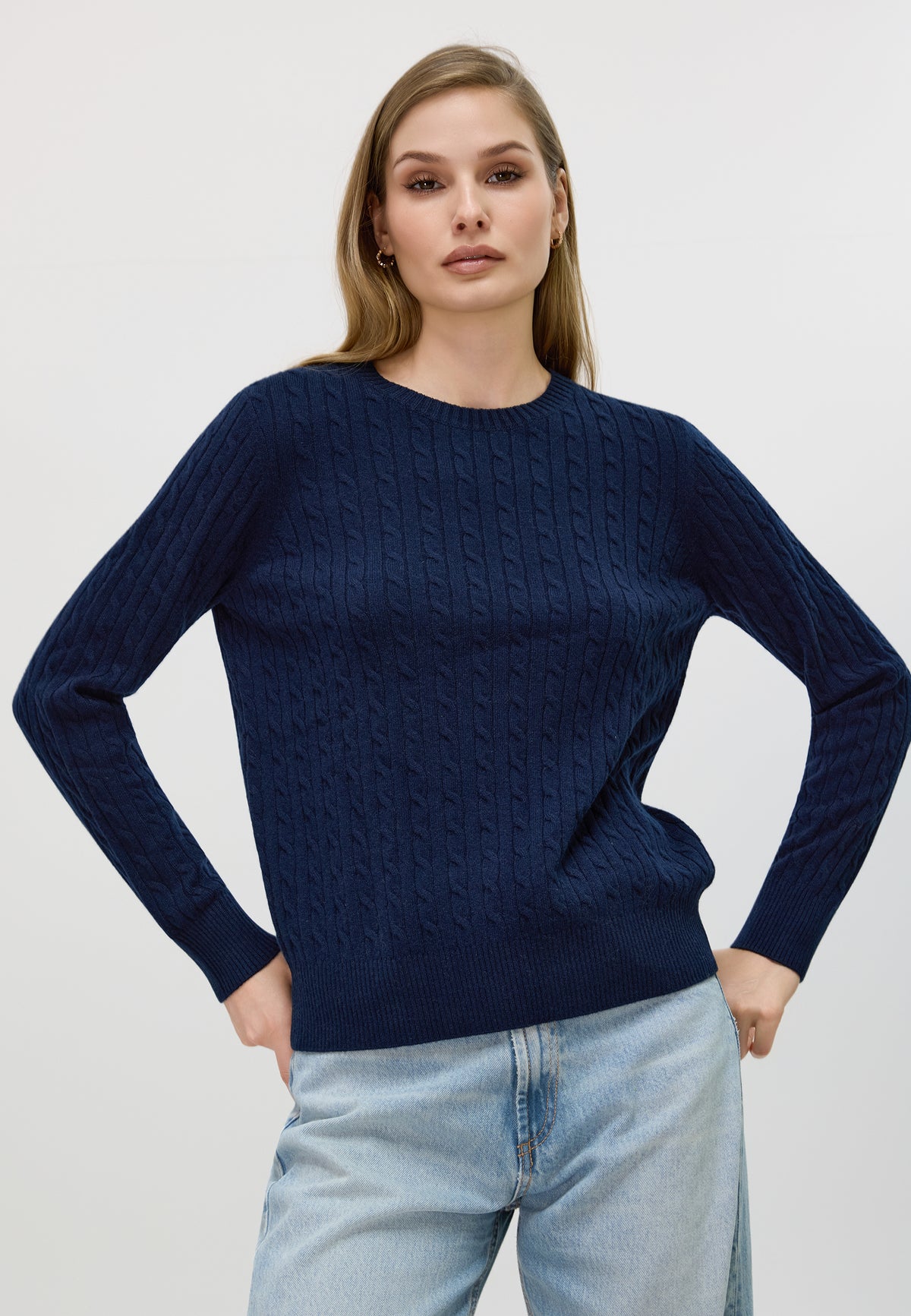 Cable-knit Crew Neck Cashmere Sweater