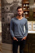 Load image into Gallery viewer, Cashmere V Neck Sweatervv
